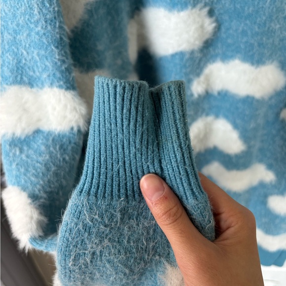 Cloud Patterned Blue and White Sweater - Picture 4 of 4